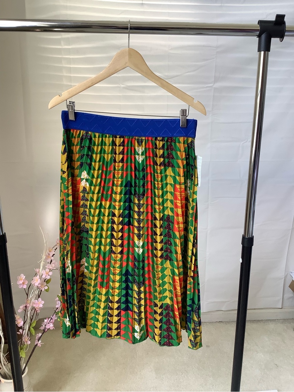 NWT LuLaRoe Jill Pleated Midi Skirt - Retro Geometric Print size M - Picture 4 of 7